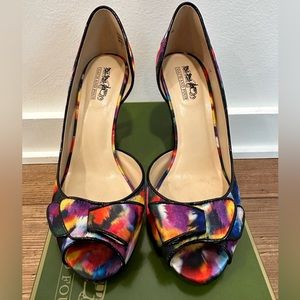 Ladies Coach and Four Peep Toe heel Size 8 multi color